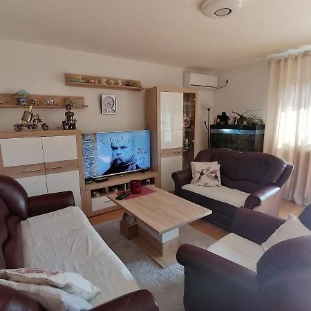 Airport Apartment Surcin Ngoại thất bức ảnh