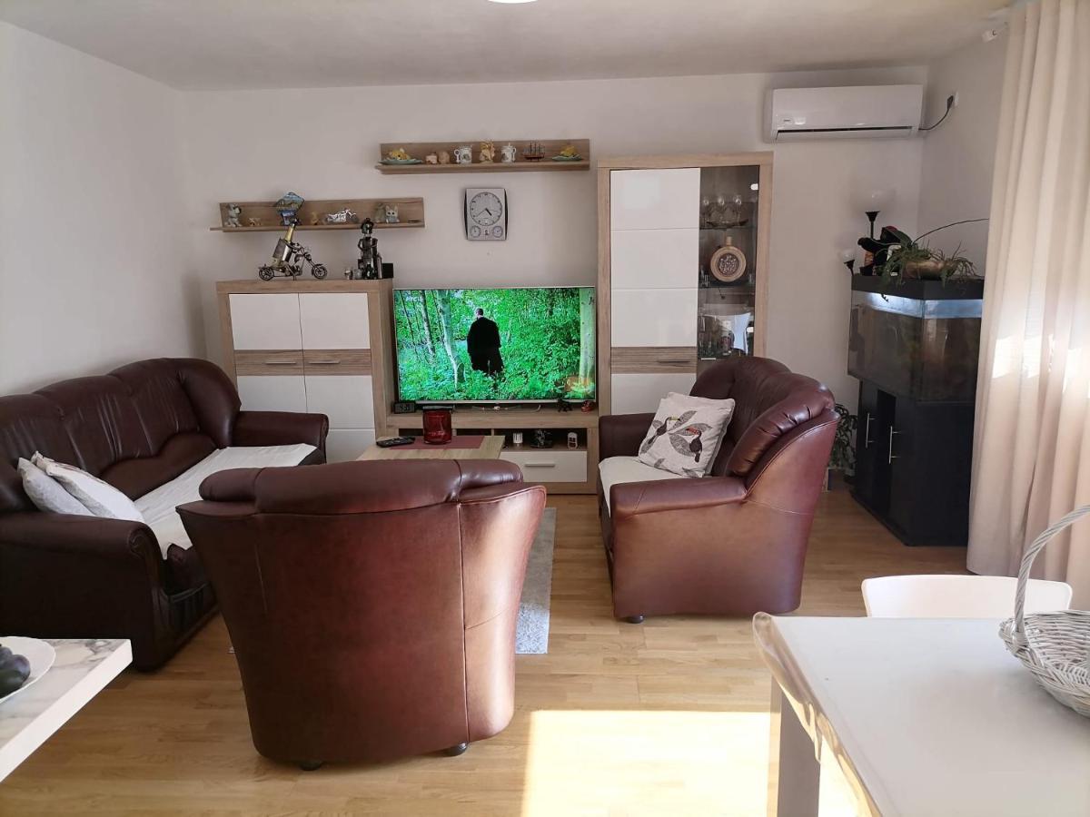 Airport Apartment Surcin Ngoại thất bức ảnh