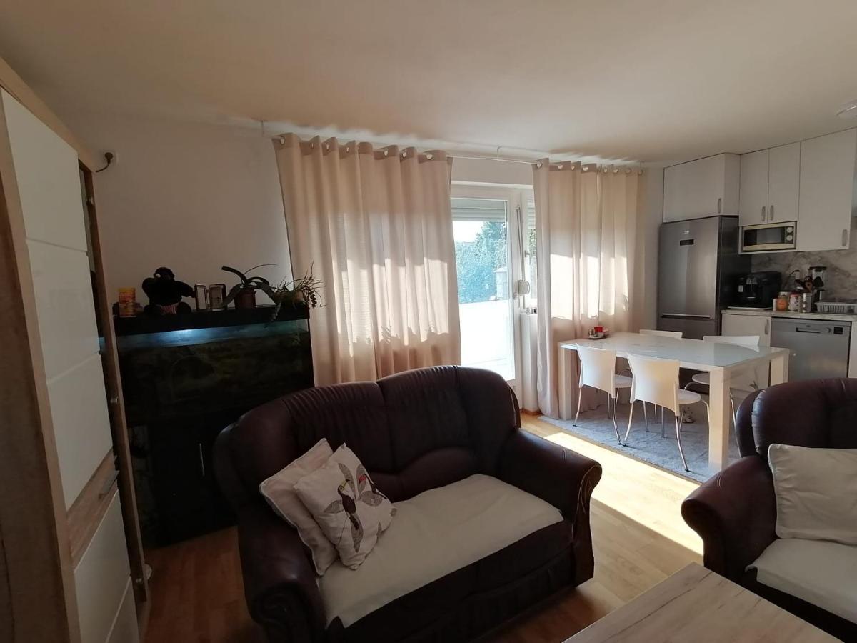 Airport Apartment Surcin Ngoại thất bức ảnh
