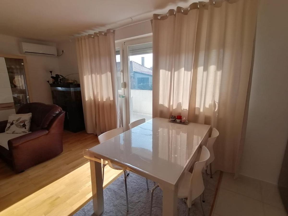 Airport Apartment Surcin Ngoại thất bức ảnh